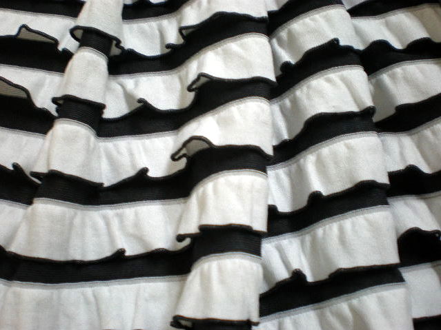 4.White-Black Plain Ruffles